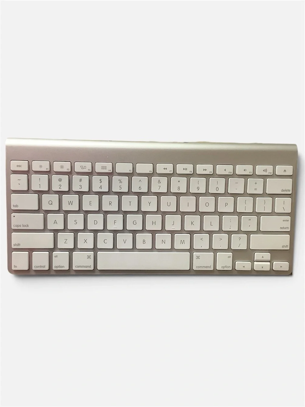 Apple Aluminum Bluetooth Keyboard in Silver and Cream